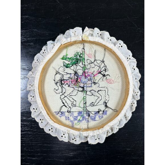 Vintage- Carousel Horse- Needlepoint Finished Artwork- ruffled edges- some wear - Picture 4 of 7